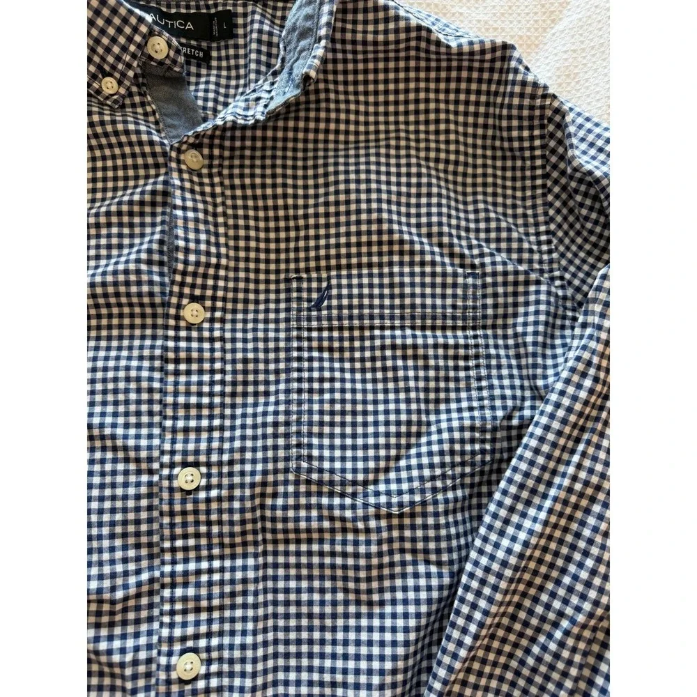 Nautica Classic Fit Long Sleeve Button Up Shirt Men's Size Large